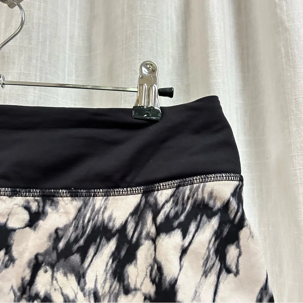 Lululemon Run: Pace Setter Skirt size 6 Great Granite Black Mojave Tan